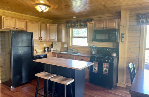 Geneva Casa | Conesus Log Cabin, Cozy Log Cabin on the Wine Trail