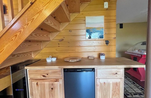 Geneva Casa | Conesus Log Cabin, Cozy Log Cabin on the Wine Trail