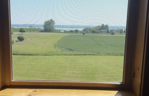 Geneva Casa | Conesus Log Cabin, Cozy Log Cabin on the Wine Trail