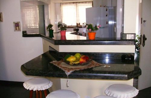 Praia da Enseada Apartamento | Confortável Apto.Com Piscina para 8 pessoas-Ubatuba-Enseada