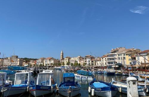 Sanary-sur-Mer Apartamento | Confort absolu à Sanary, l'appart de la mer, tout à pied, le port, la plage, clim et garage