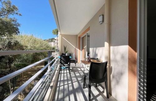 Cavalaire-sur-Mer Apartamento | Confort et calme à Cavalaire : T2 climatisé avec Wi-Fi, balcon et double garage, proche centre-ville - FR-1-226B-186