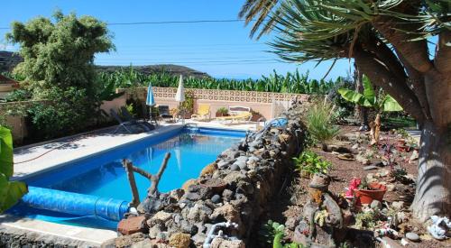 Icod de los Vinos Apartamento | Confortable Estudio con Terraza, Piscina y Barbacoa para Escapadas