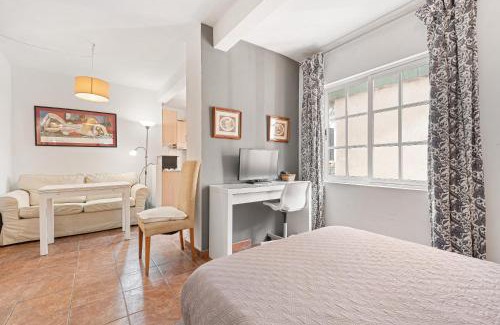 Pedregalejo Playa Apartamento | Confortable estudio en Playa Los Baños del Carmen