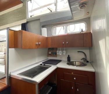 Barcelona Alquiler De Eote | Confortable Yatch