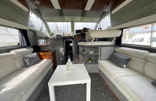 Barcelona Alquiler De Eote | Confortable Yatch