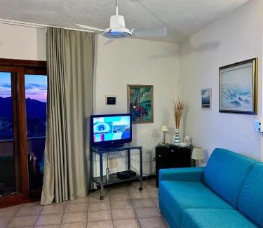 San Pasquale Casa | Confortevole Trilocale con Vista Mare a San Pasquale, Sardegna
