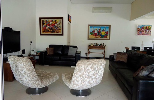 Jardim Virginia Casa | Conforto e lazer a 450 metros da Praia da Enseada