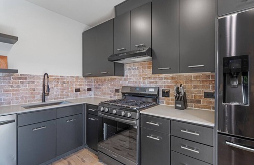 East Congress Apartamento | Congress King Suite I Pool, BBQ, Dog Park & Gym!