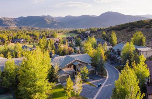 Park Meadows Casa | Conifer by AvantStay Secluded Cabin Amongst the Trees w Hot Tub