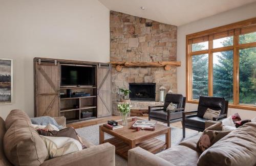 Park Meadows Casa | Conifer by AvantStay Secluded Cabin Amongst the Trees w Hot Tub