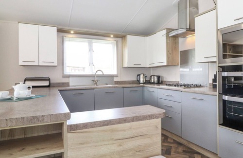 South Lakeland Leisure Village Cabaña | CONISTON, pet friendly, with hot tub in Carnforth