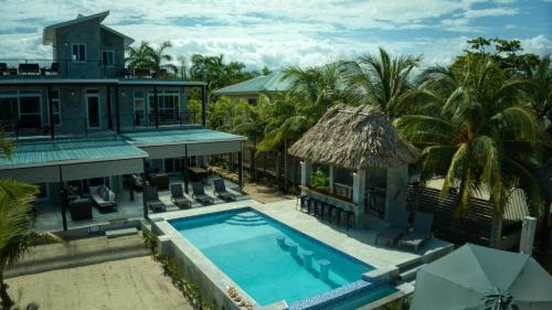 Placencia Apartamento | Conmigo Villas - 6 Bedroom Beachfront with Pool