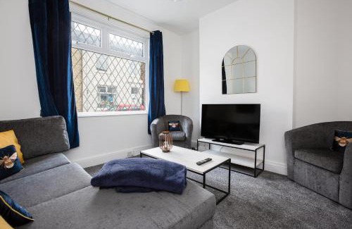 Preston Casa | Connaught House - Wi-Fi, Parking, Contractors