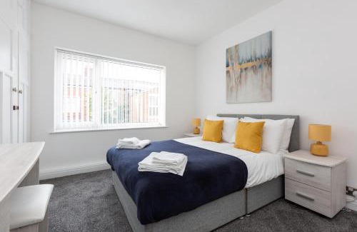 Preston Casa | Connaught House - Wi-Fi, Parking, Contractors