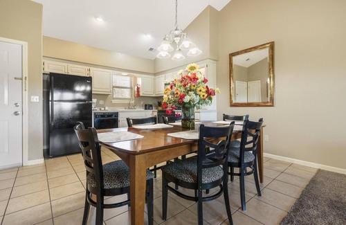 Branson West Condominio | Connecting Fully-Equipped Condo & Suite with Kitchenette