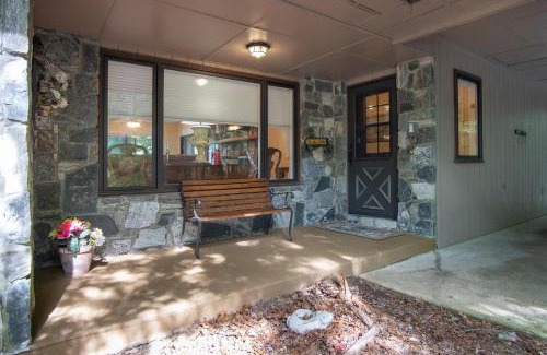Brevard Casa | Connestee Lakefront Retreat