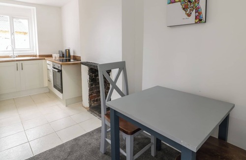 Hendrerwydd Cabaña | CONOR’S COTTAGE, pet friendly, character holiday cottage in Denbigh