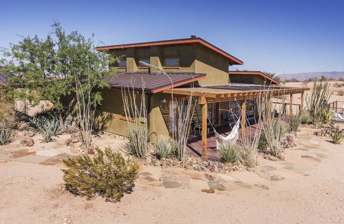Joshua Tree Casa | 🌵Constellation Compound - Your own private 10 acres w/Hot Tubs, BBQ, Fire Pits & POOL! 🌵