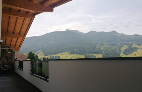 Gerlosbergeben Apartamento | Apartamento contemporáneo en Gerlosberg cerca del bosque