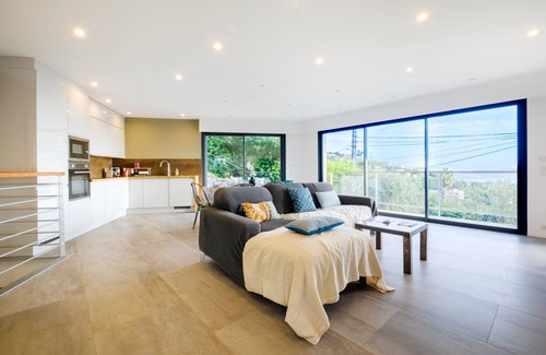 Les Termes Villa | Villa contemporánea con vistas panorámicas a la bahía de Cannes y piscina privada.