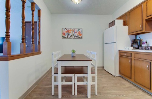 North Canton Apartamento | Contemporary 1 BD | Near Hall of Fame & Airport