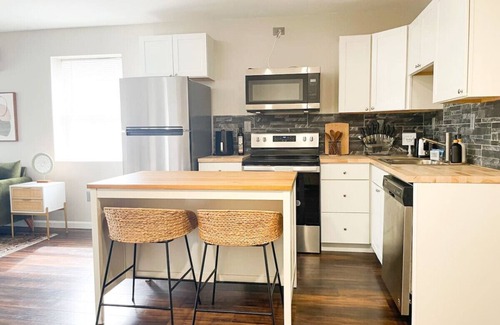 Avondale Apartamento | *Contemporary 1 BR by Xavier & Downtown w/ parking