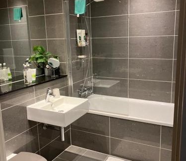 Bristol Floating Harbour Apartamento | Contemporary 1BD Flat - Bristol City Centre!