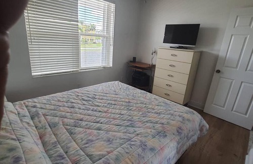 Sunrise Park Apartamento | Contemporary 2-bed 2-bath condo