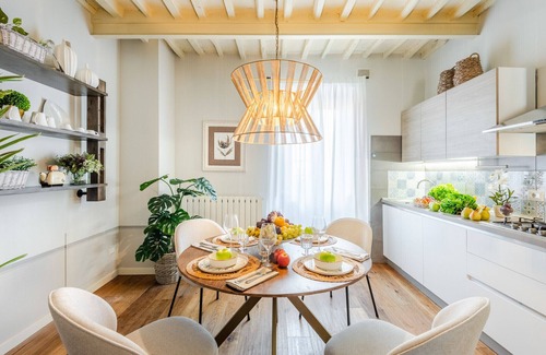Montecarlo Apartamento | Contemporary 2 Bedrooms Apartment in Montecarlo