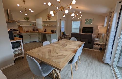 West Eugene Apartamento | Contemporary 2 Bedroom Close to Downtown, Dining