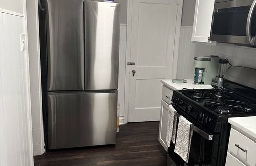Wilmington Casa | Contemporary 2 BR Townhome- Pet Friendly!