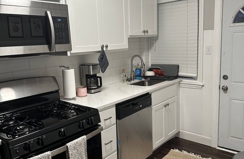 Wilmington Casa | Contemporary 2 BR Townhome- Pet Friendly!