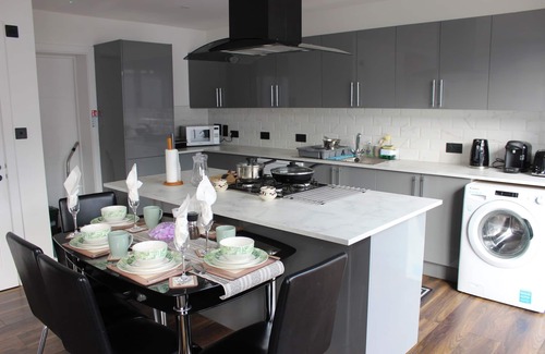 West Thurrock Casa | Contemporary 2bed house with Parking