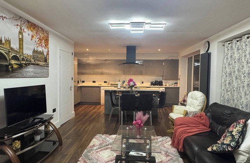 West Thurrock Casa | Contemporary 2bed house with Parking