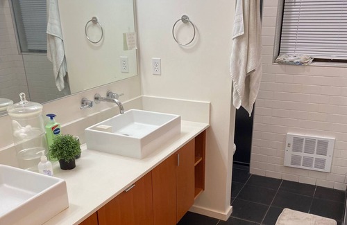 Judkins Park Casa | Contemporary 2BR Townhouse near Downtown Seattle