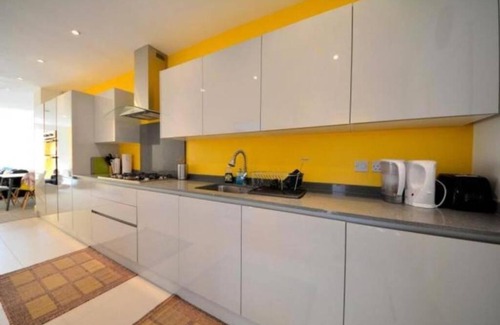 West Hendon Apartamento | Contemporary 3 Bed Apartment in Hendon Central.