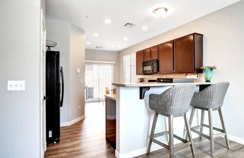 Las Vegas Casa | Contemporary 3BR House Near DT Summerlin – 3 Miles