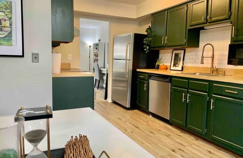 Montgomery Village Casa | Contemporary 3BR: Large Patio, TVs in Every Room. Heart of Montgomery Village