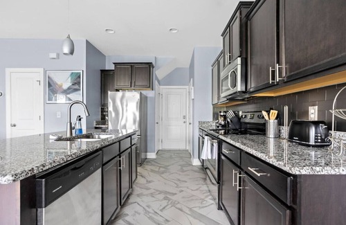 Columbia Casa | Contemporary 3BR | Mins to FT Jackson | Sleeps 7