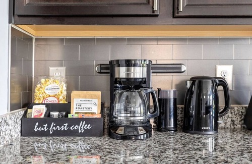 Columbia Casa | Contemporary 3BR | Mins to FT Jackson | Sleeps 7