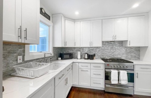 Springs Casa | Contemporary 3BR Retreat in East Hampton