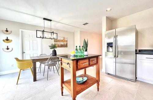 Wetmore Casa | Contemporary 4-Bed Home Steps from Downtown & ATT Center