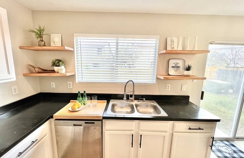 Wetmore Casa | Contemporary 4-Bed Home Steps from Downtown & ATT Center