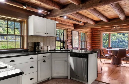 Ludlow Cabina | Contemporary 4-BR Cabin 5-min to Okemo