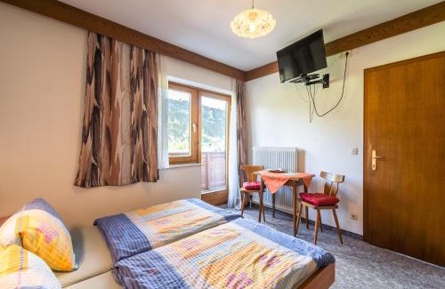 Maishofen Apartamento | Contemporary Apartment in Maishofen near Ski Area