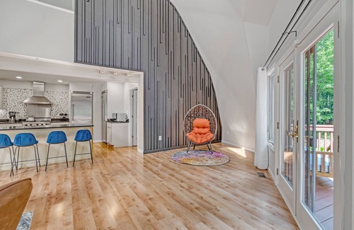 Haymarket Casa | Contemporary Architectural Gem: Modern Retreat 5 Bedroom Home