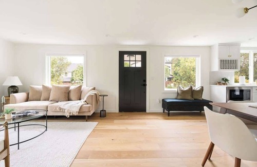 Camas Casa | Contemporary Camas Retreat with Guest Suite