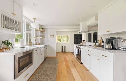 Camas Casa | Contemporary Camas Retreat with Guest Suite