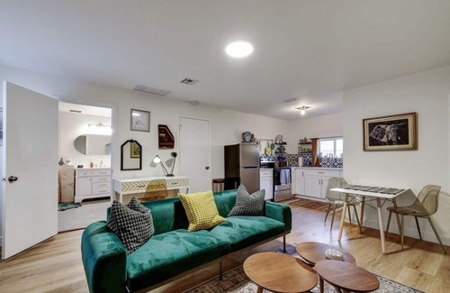 North San Antonio - SAT Casa | Contemporary Charm in San Antonio Oasis
